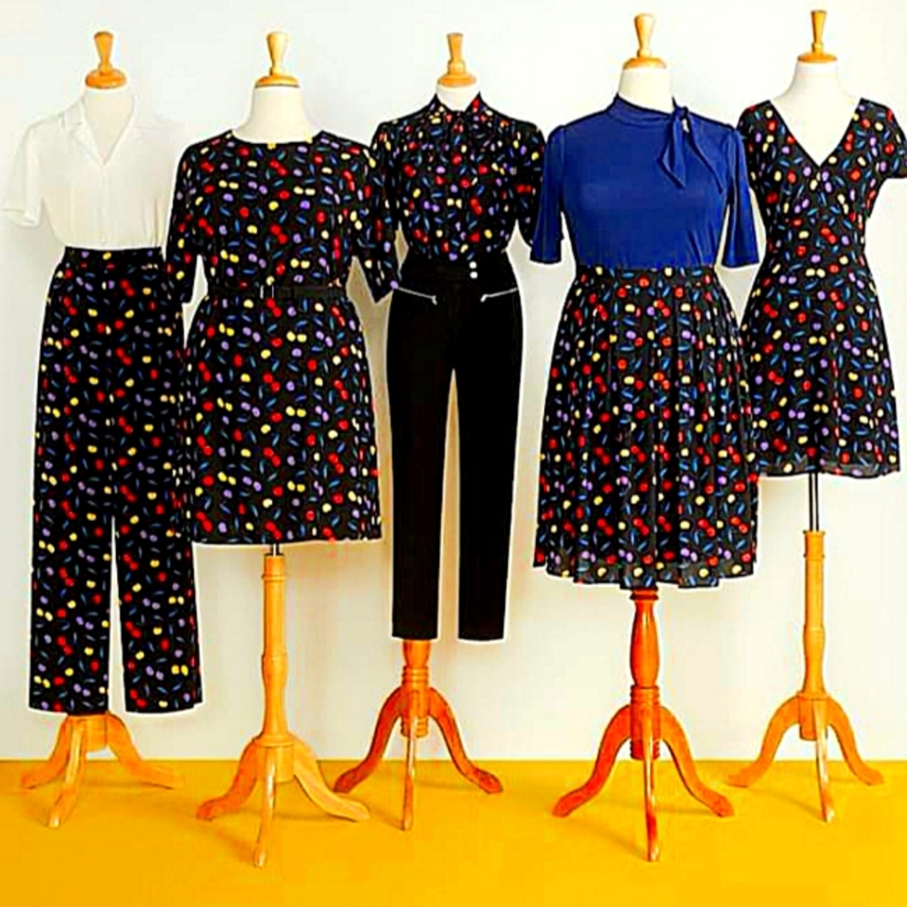 SzL10-12 Dress retro Mobcloth rockabilly 🍒 cherry dress. Knee length with belt.